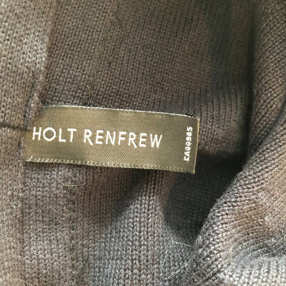 Holt Renfrew Navy Blue Baker Boy Cap with Tortoise Shell Buckle - Picture 5 of 5